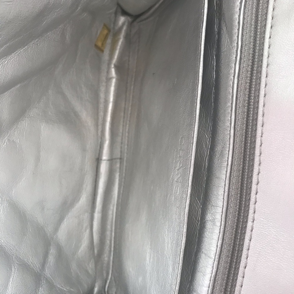 Beautiful jumbo silver Chanel 🥰 - Picture 9 of 13
